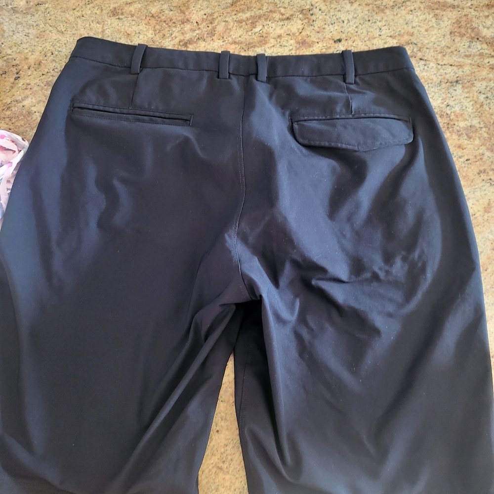 Lululemon - Picture 3 of 9